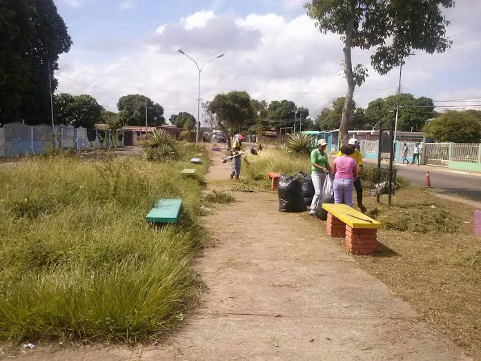 Empleados de Servicios Generales Municipales y comunidad se congregaron para recuperar  la plaza